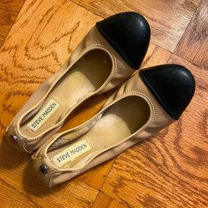 Steve Madden flats. VERY COMFY :)